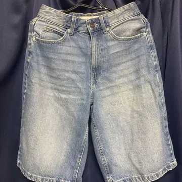 BERSHKA 라이트 블루 데님 숏팬츠