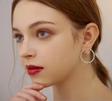 Circle pearl rose earring