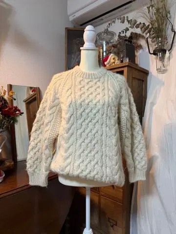 퓨어 울 케이블 짜임 두툼한 니트 스웨터