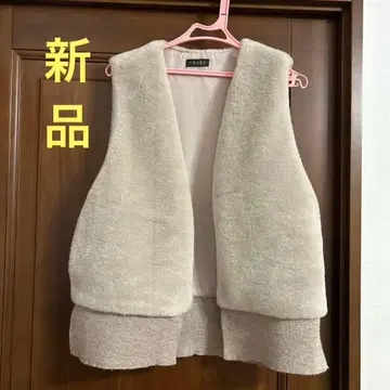 새상품 TRUBE 베이지 퍼 베스트