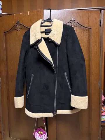 ZARA 블랙 무스탕 코트