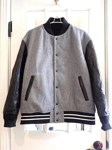 GU 바시티 자켓 그레이와 블랙 L 사이즈