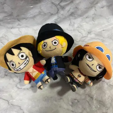 원피스 가방에 맬 수 있는 앉은 봉제 인형 3형제