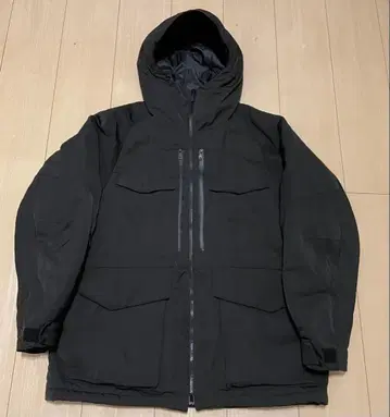 UNIQLO 화이트 마운티니어링 다운 자켓 M