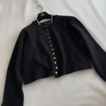 에네스베 프레시옹 스냅 가디건 블랙 버튼