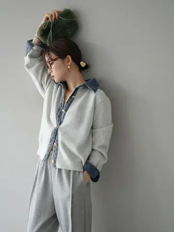 이소재 절개 도킹 니트 가디건 데님 옷깃 버튼 오트밀