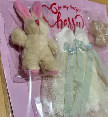 체리짱 신발 5개, 목걸이 1개, 머리띠 1개, 드레스 세트 1개