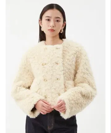 Mila Owen 금장 버튼 인조 모피 짧은 기장 자켓