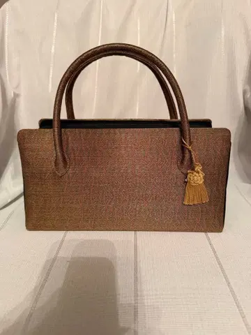 브라운 계열 태슬 장식 리큐 백