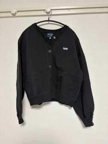 블랙 버튼 긴팔 가디건 여우