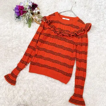 새상품급 [ SLY ] 프릴 장식 오렌지 니트 스웨터 (1) 가슴 프릴