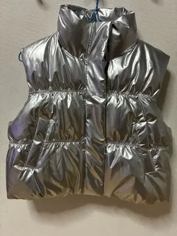 [ 새상품급 ] 실버 다운 베스트 슬리브리스