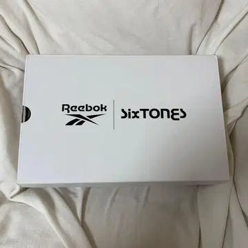 Reebok SixTONES 콜라보 스니커즈
