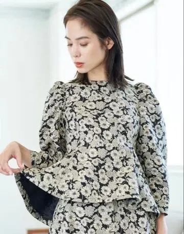 [ 쿠미쿄쿠 x 세츠코 사지테르 ] 택 포함 새상품 콜라보 상의