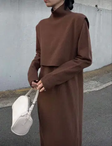 브라운 하이넥 롱 원피스