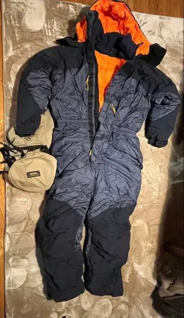 다운 풀 바디수트 네이비 오렌지
