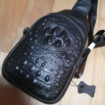 라스트 1점! 새상품 크로커다일풍 가죽 숄더 바디백 블랙 선착순