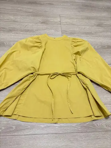 허리 리본 볼륨 슬리브 튜닉