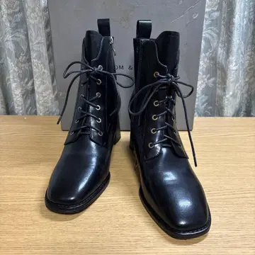 미사용 새상품 블랙 가죽 레이스업 부츠 힐 약 7cm 미만