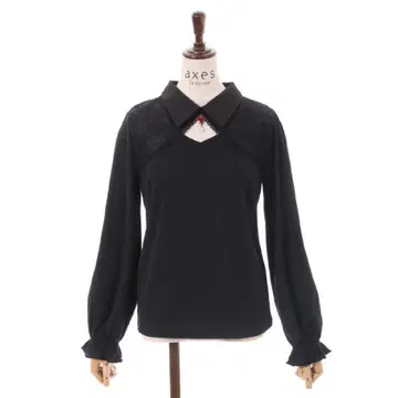 로즈 참 부착 상의 블랙 엑시즈팜 axes femme