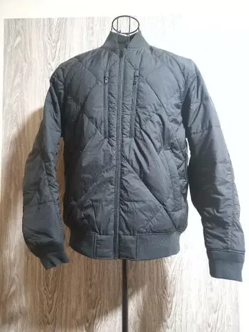 유니클로 화이트 마운티니어링 하이브리드 다운 자켓 M 4