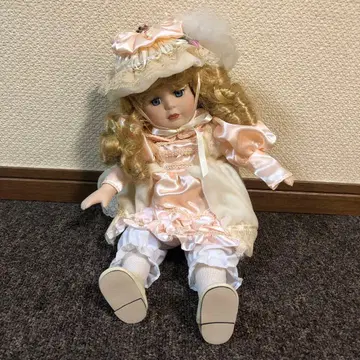 사연이 깃든 저주받은 물건 빈티지 저절로 울리는 오르골 서양 프랑스 인형