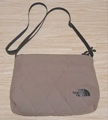THE NORTH FACE 퀼팅 숄더백