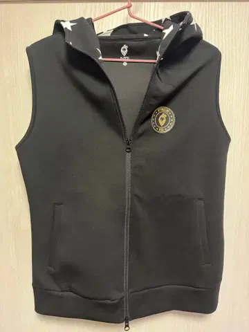 V TWELVE 후드 부착 블랙 베스트