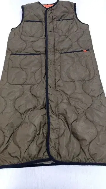 유니버셜 오버롤 퀼팅 충전솜 노카라 코트 롱 경량