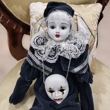 다크 블루 크라운 인형