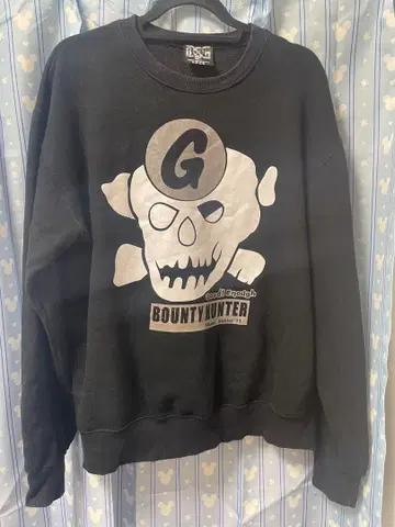 GOODENOUGH x BOUNTY HUNTER 스컬 맨투맨