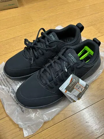 [Crocs] 워크 온 더 락 워크 스니커즈