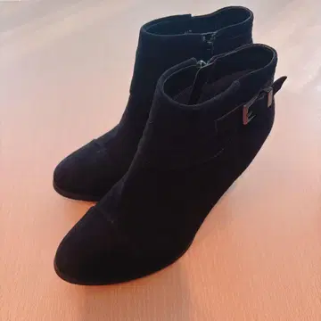 새상품급 아르테미스 바이 다이애나 숏부츠 스웨이드 블랙