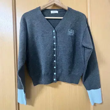 Darich 포인트 컬러 니트 가디건 차콜 그레이