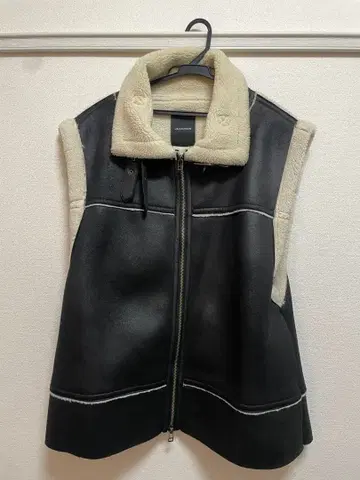 [ 새상품급 ] JEANASIS 보아 카라 부착 블랙 무스탕 코트