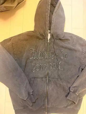 Always be yourself. 후드 부착 후드티 다크 그레이