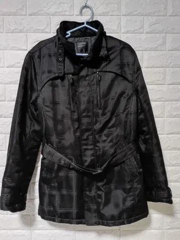 블랙 체크 무늬 다운 자켓 M 사이즈