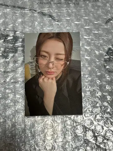 LE SSERAFIM weverse 시즌 그리팅 혜택 윤진