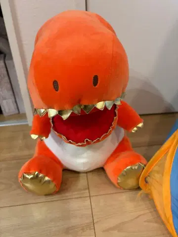 오렌지 컬러 공룡 봉제 인형