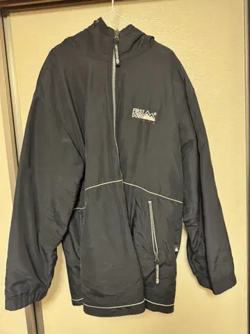 FIRST DOWN 리버서블 후드 부착