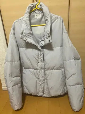 EMMA CROTHES 볼륨 스탠드 패딩 자켓