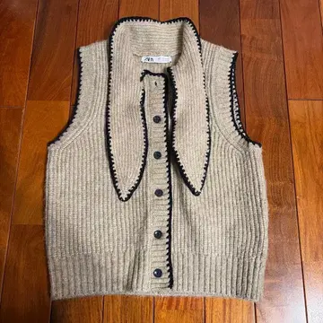 ZARA 베이지 니트 베스트 버튼 포함