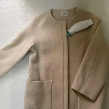 이에나 베이지 노카라 코트