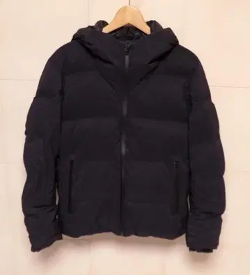 유니클로 심리스 다운 자켓 M 경량 방풍 내구성 발수 사양