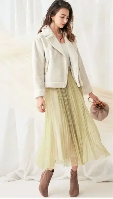 MERCURYDUO 머큐리 듀오 무스탕 코트 아이보리 프리 사이즈