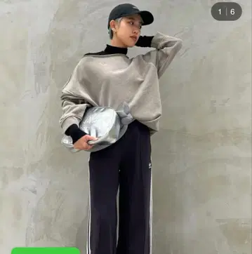 아디다스 오프숄더 오버 사이즈