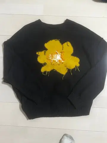 CamphorWood 꽃 자수 니트 스웨터