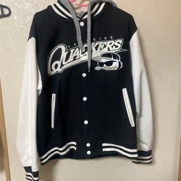 후드 부착 바시티 자켓