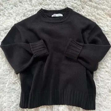 인기! 완판템! ZARA 블랙 니트탑