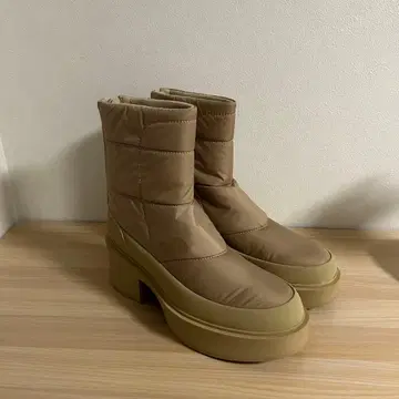 THE NORTH FACE 베이지 통굽 부츠